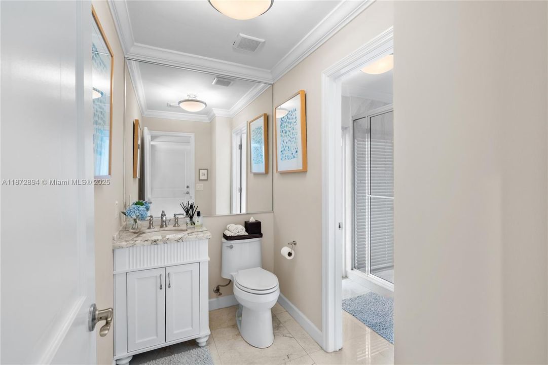 合同活跃: $3,399,000 (4 贝兹, 4 浴室, 3056 平方英尺)