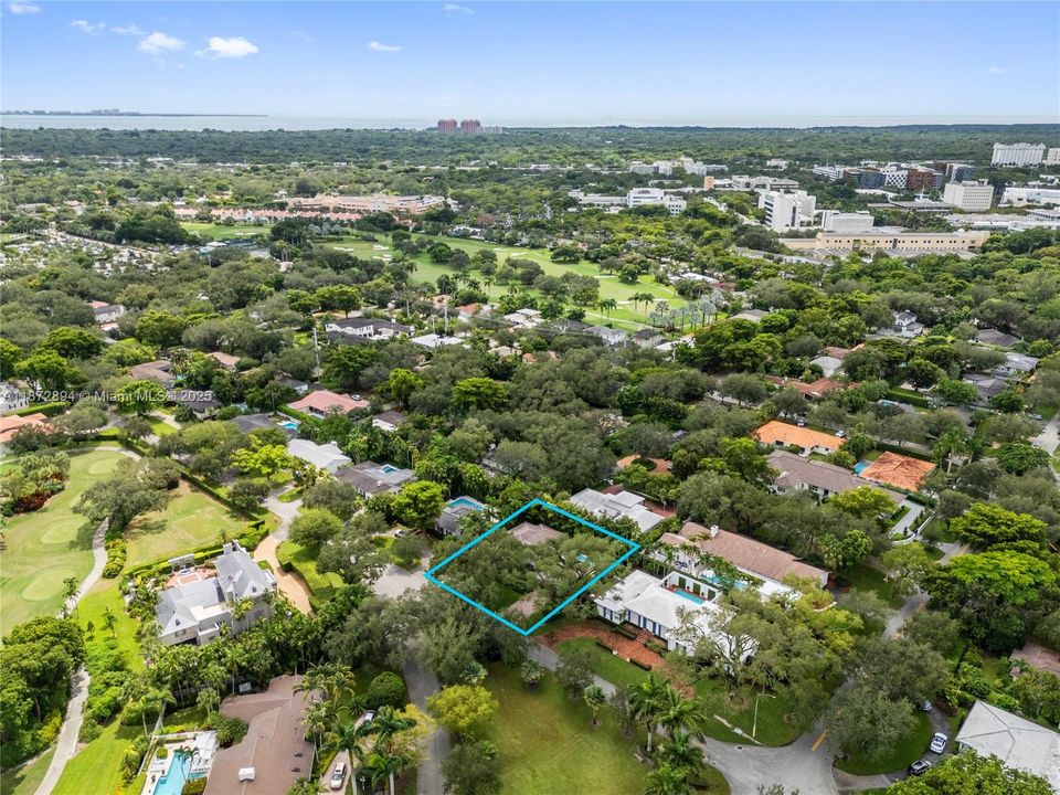 合同活跃: $3,399,000 (4 贝兹, 4 浴室, 3056 平方英尺)