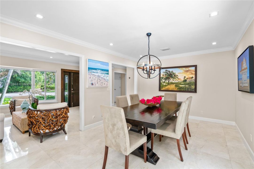 合同活跃: $3,399,000 (4 贝兹, 4 浴室, 3056 平方英尺)