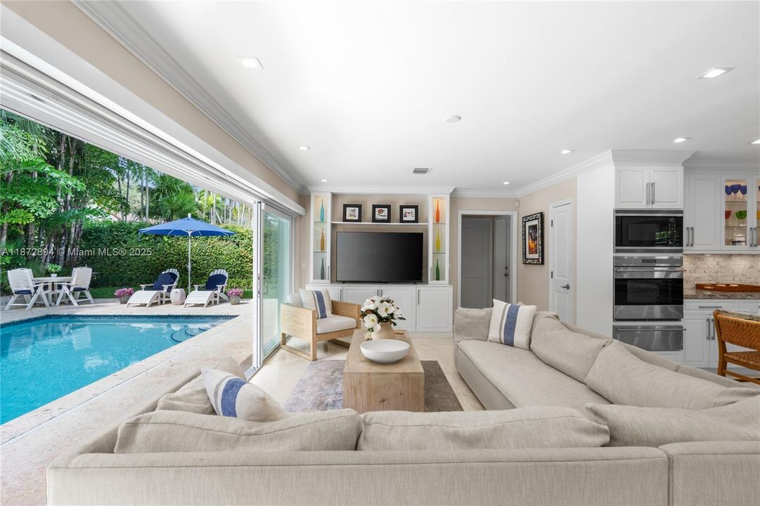 合同活跃: $3,399,000 (4 贝兹, 4 浴室, 3056 平方英尺)