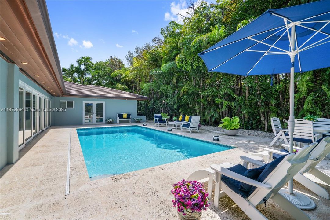 合同活跃: $3,399,000 (4 贝兹, 4 浴室, 3056 平方英尺)