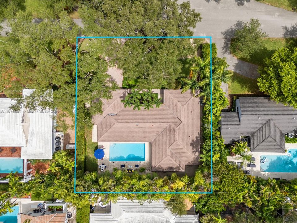 合同活跃: $3,399,000 (4 贝兹, 4 浴室, 3056 平方英尺)