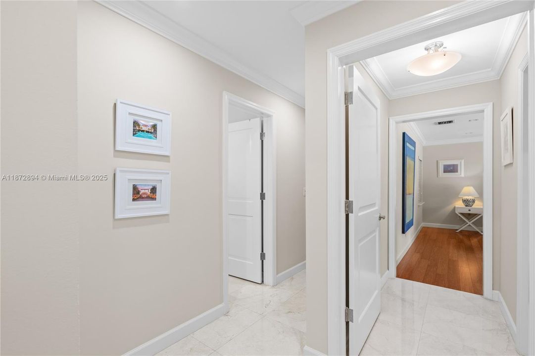 合同活跃: $3,399,000 (4 贝兹, 4 浴室, 3056 平方英尺)