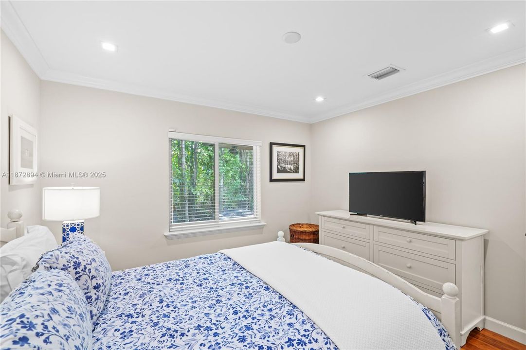 合同活跃: $3,399,000 (4 贝兹, 4 浴室, 3056 平方英尺)