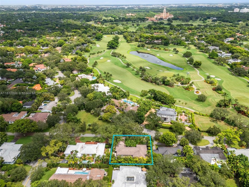 合同活跃: $3,399,000 (4 贝兹, 4 浴室, 3056 平方英尺)