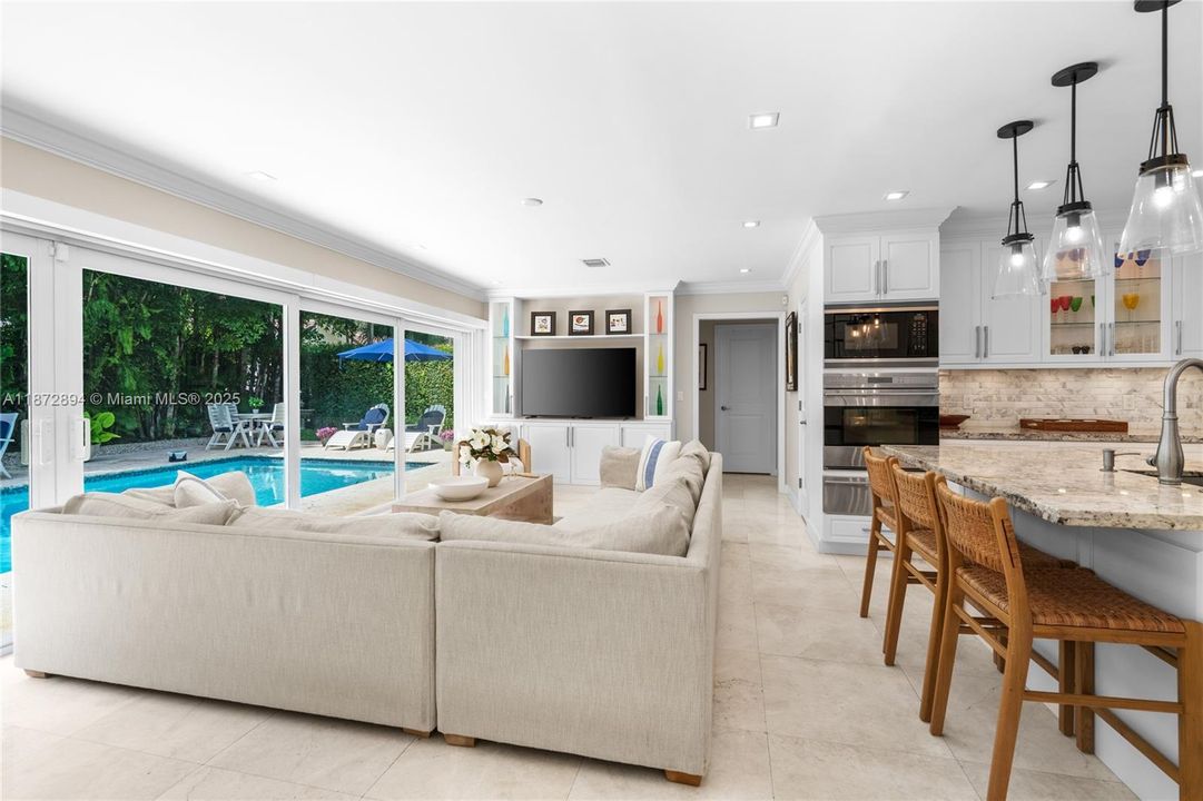 合同活跃: $3,399,000 (4 贝兹, 4 浴室, 3056 平方英尺)