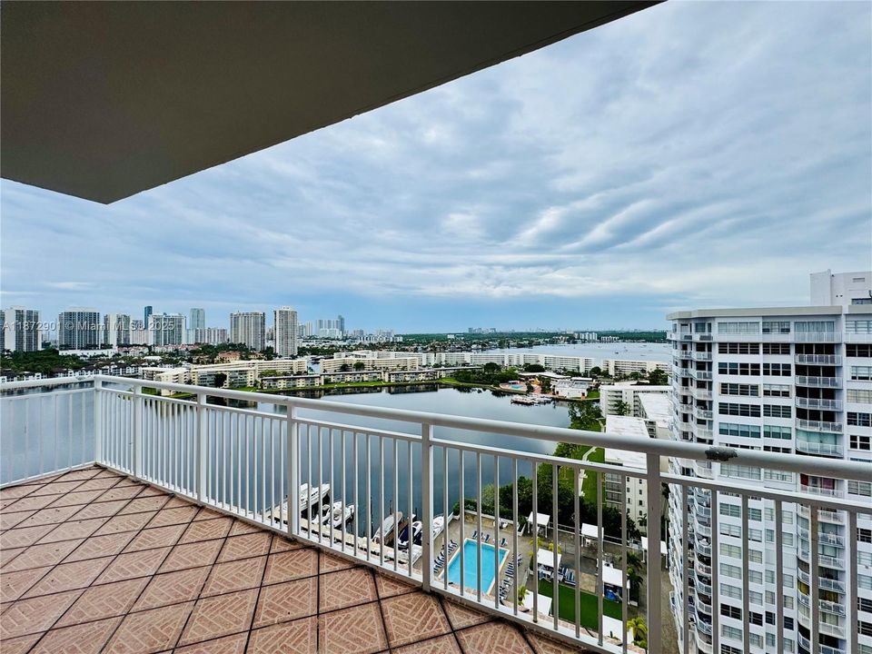 For Sale: $499,555 (3 beds, 3 baths, 2570 Square Feet)