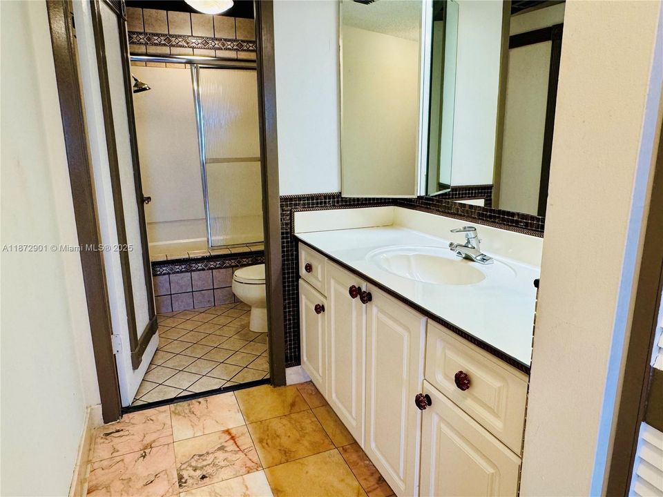 For Sale: $499,555 (3 beds, 3 baths, 2570 Square Feet)