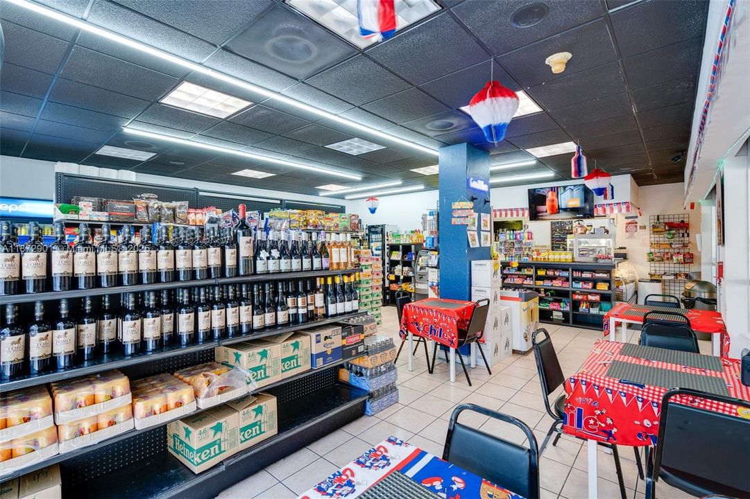 Full Service Cafe' and Mini Mart