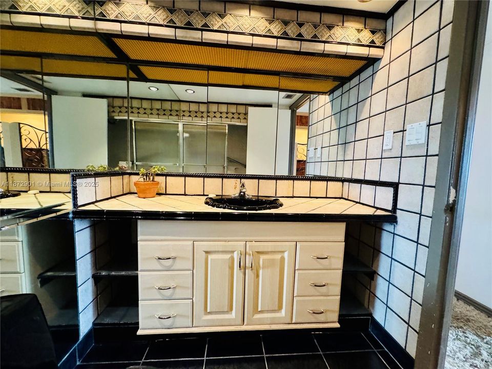 For Sale: $499,555 (3 beds, 3 baths, 2570 Square Feet)