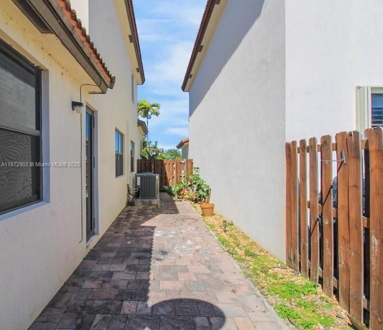 Activo con contrato: $3,900 (5 camas, 3 baños, 2916 Pies cuadrados)