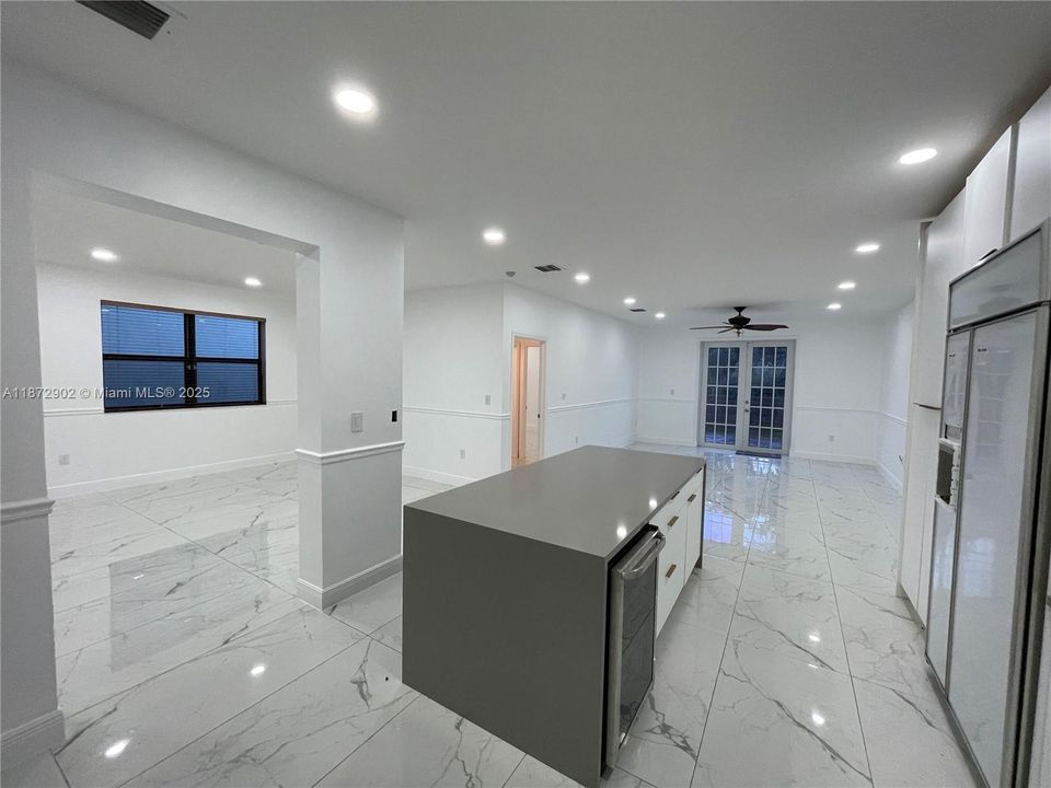 Activo con contrato: $3,900 (5 camas, 3 baños, 2916 Pies cuadrados)