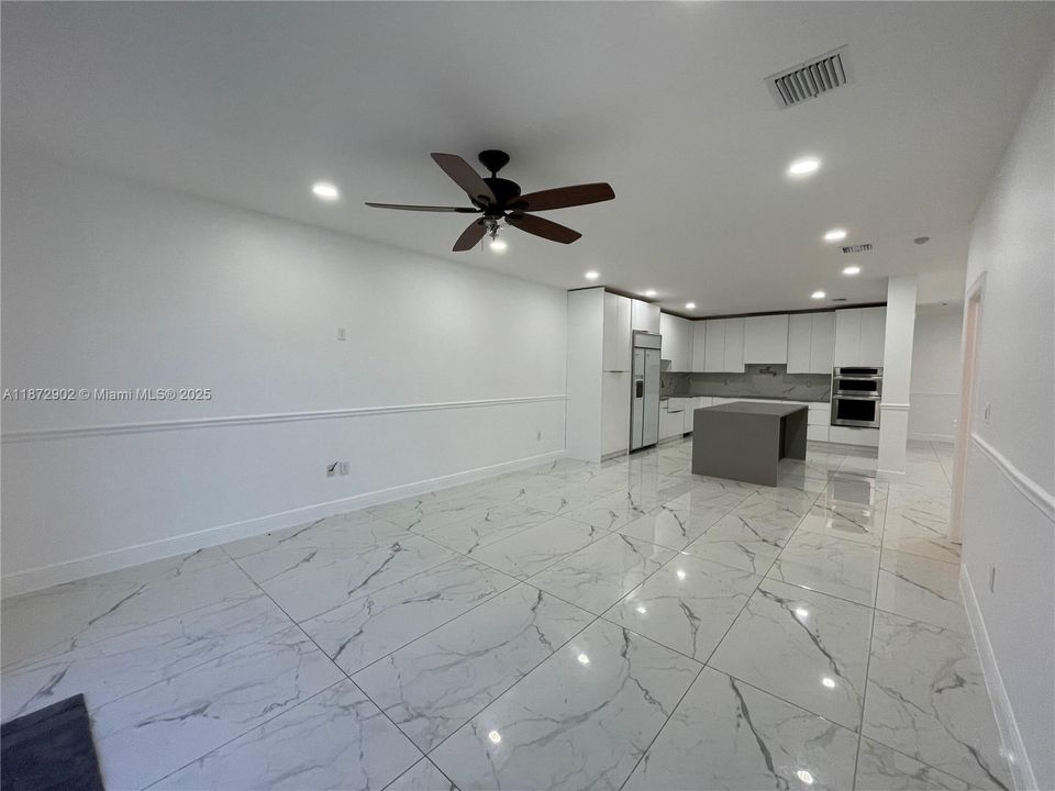 Activo con contrato: $3,900 (5 camas, 3 baños, 2916 Pies cuadrados)