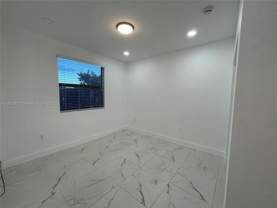 Activo con contrato: $3,900 (5 camas, 3 baños, 2916 Pies cuadrados)