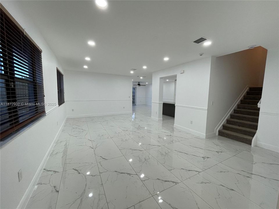 Activo con contrato: $3,900 (5 camas, 3 baños, 2916 Pies cuadrados)