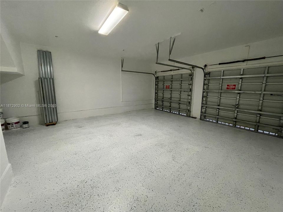 Activo con contrato: $3,900 (5 camas, 3 baños, 2916 Pies cuadrados)