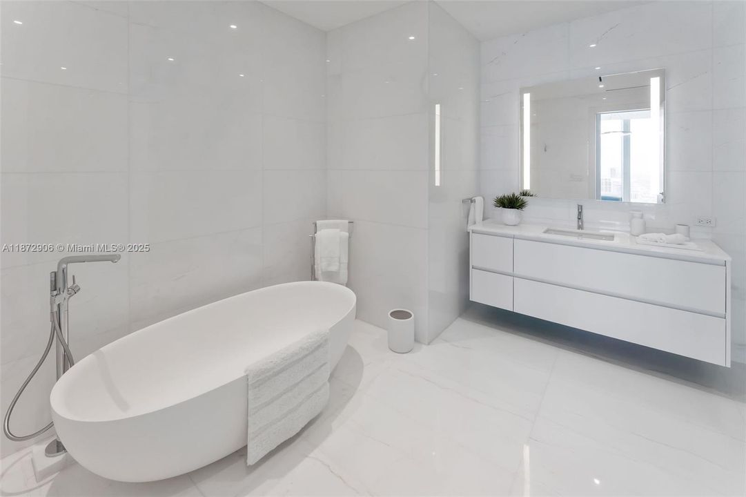 待售: $28,600,000 (5 贝兹, 6 浴室, 9063 平方英尺)