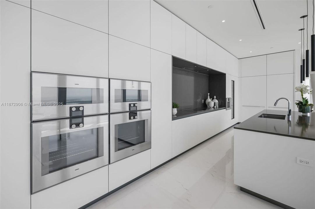 待售: $28,600,000 (5 贝兹, 6 浴室, 9063 平方英尺)