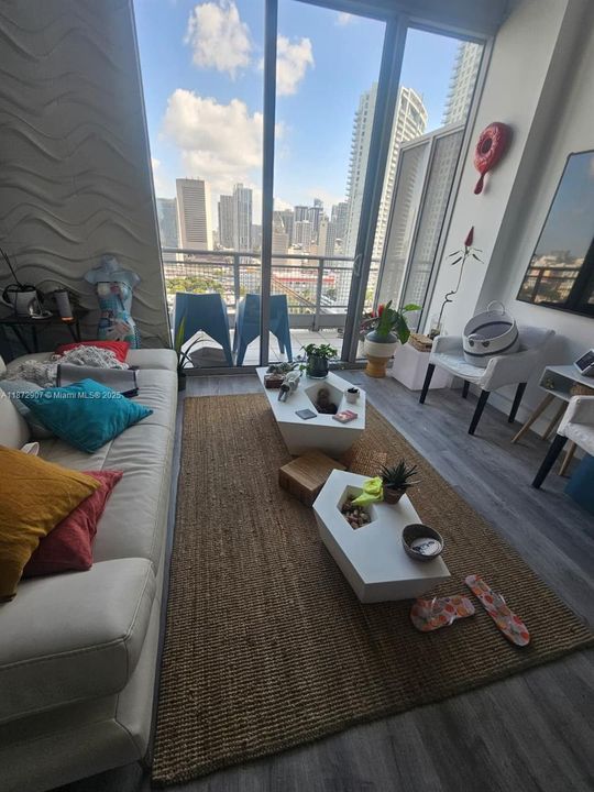 待售: $464,700 (2 贝兹, 2 浴室, 1113 平方英尺)