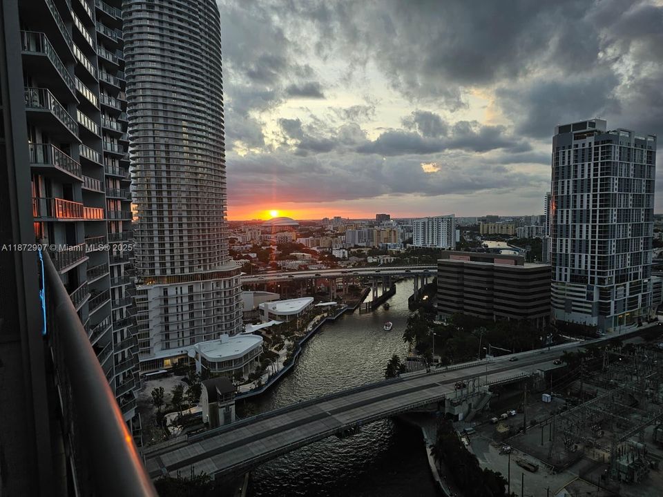 待售: $464,700 (2 贝兹, 2 浴室, 1113 平方英尺)