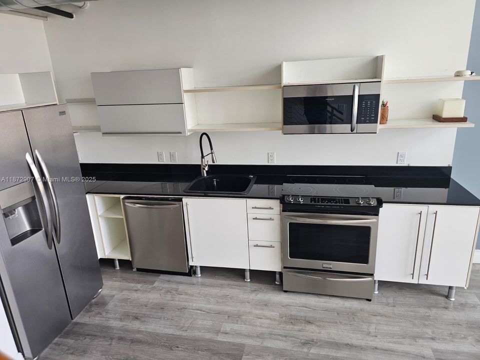 待售: $464,700 (2 贝兹, 2 浴室, 1113 平方英尺)