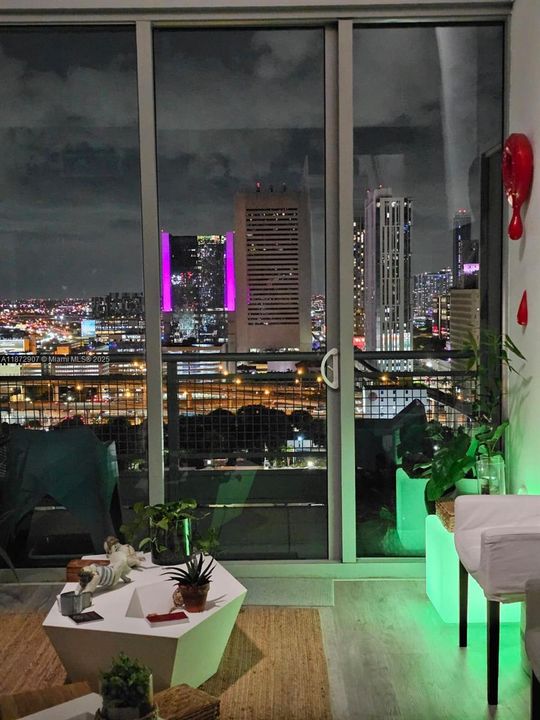 待售: $464,700 (2 贝兹, 2 浴室, 1113 平方英尺)