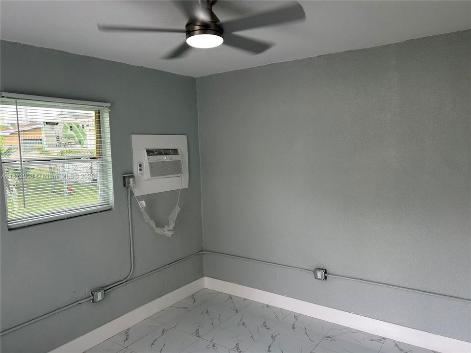 Active With Contract: $1,250 (1 beds, 1 baths, 0 Square Feet)