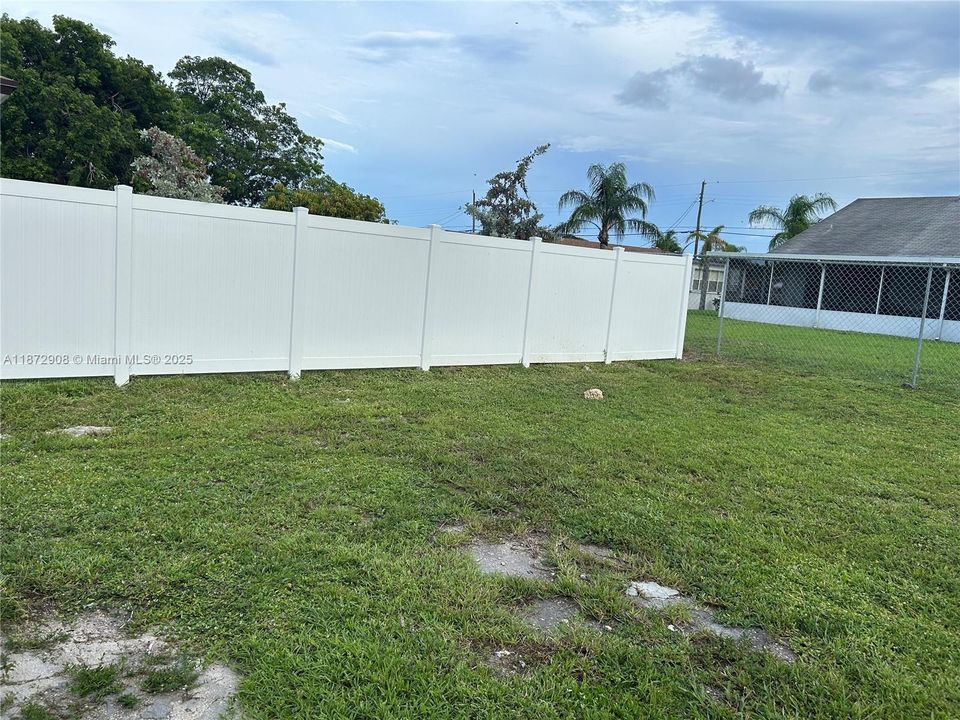 Active With Contract: $1,250 (1 beds, 1 baths, 0 Square Feet)