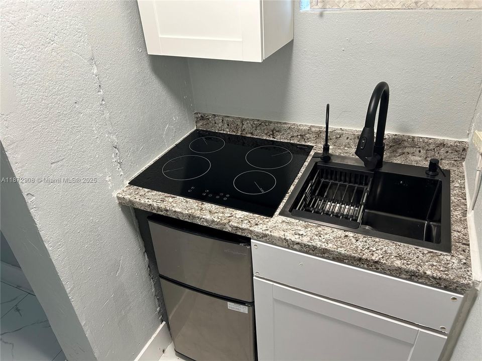 Active With Contract: $1,250 (1 beds, 1 baths, 0 Square Feet)