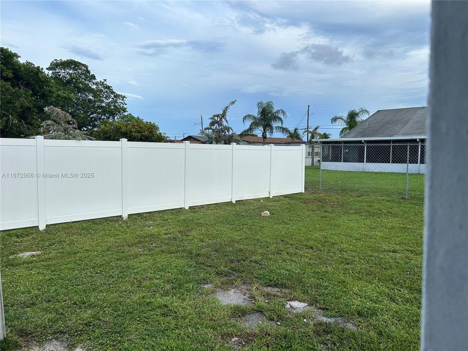 Active With Contract: $1,250 (1 beds, 1 baths, 0 Square Feet)