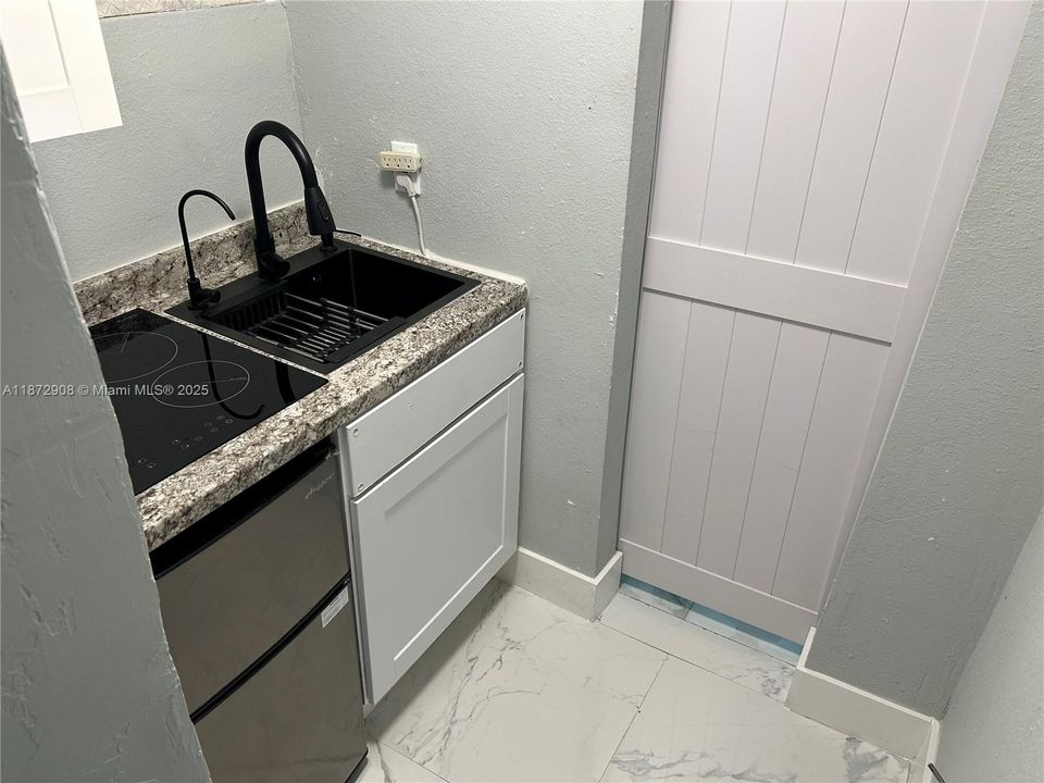 Active With Contract: $1,250 (1 beds, 1 baths, 0 Square Feet)