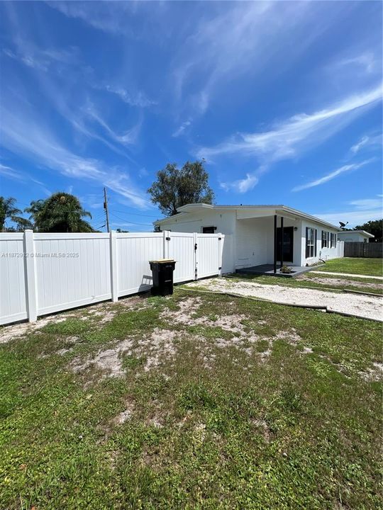 En Venta: $218,000 (3 camas, 1 baños, 1228 Pies cuadrados)