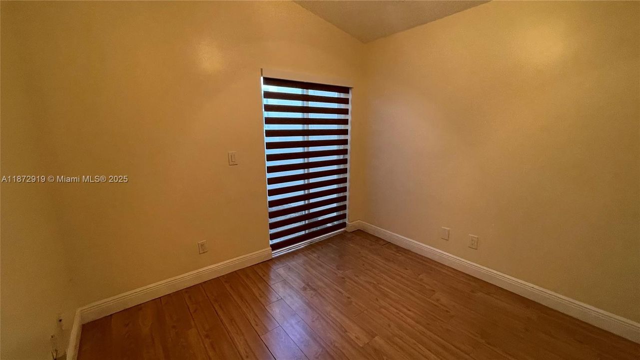 Active With Contract: $3,000 (3 beds, 2 baths, 1361 Square Feet)