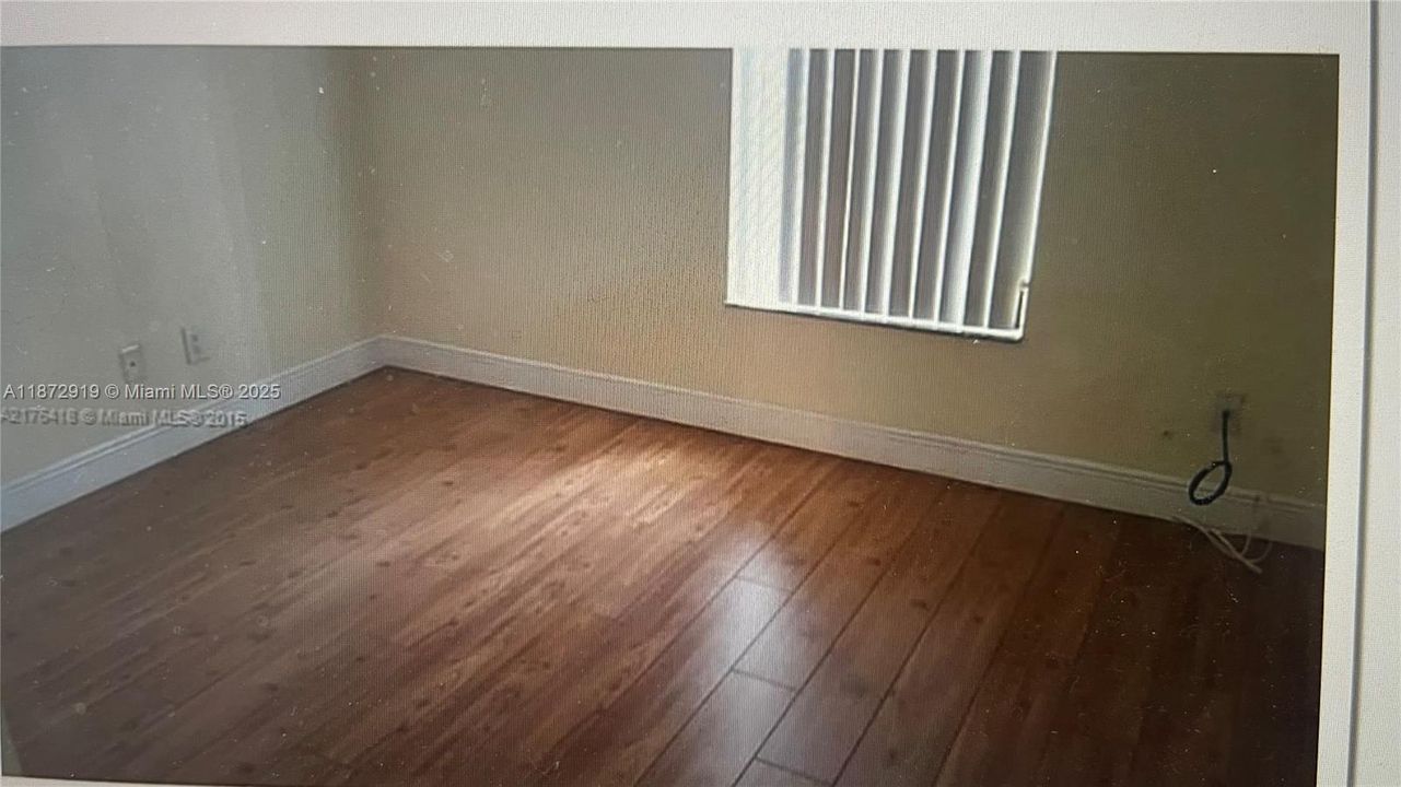 Active With Contract: $3,000 (3 beds, 2 baths, 1361 Square Feet)