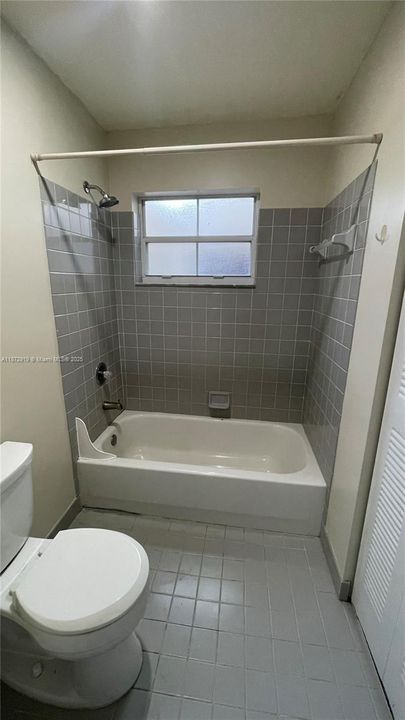Active With Contract: $3,000 (3 beds, 2 baths, 1361 Square Feet)