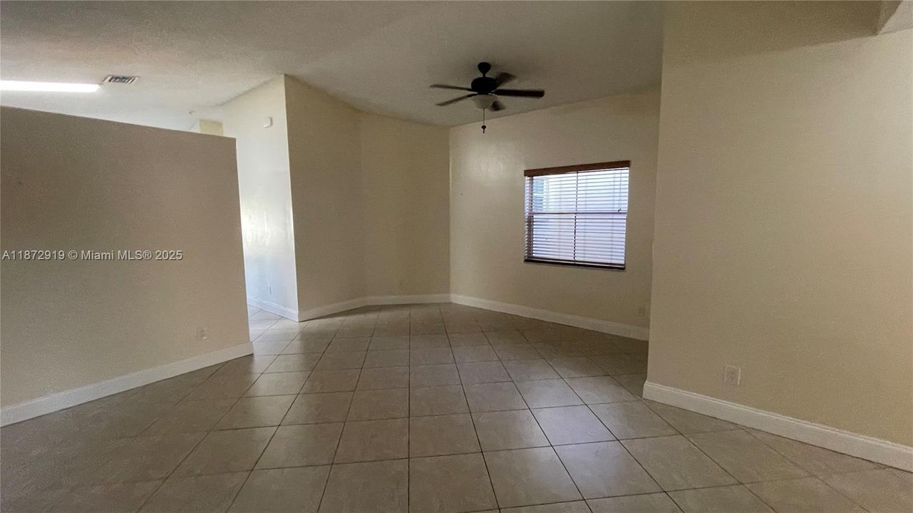 Active With Contract: $3,000 (3 beds, 2 baths, 1361 Square Feet)