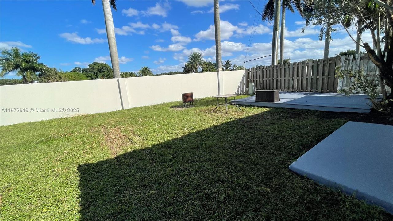 Active With Contract: $3,000 (3 beds, 2 baths, 1361 Square Feet)