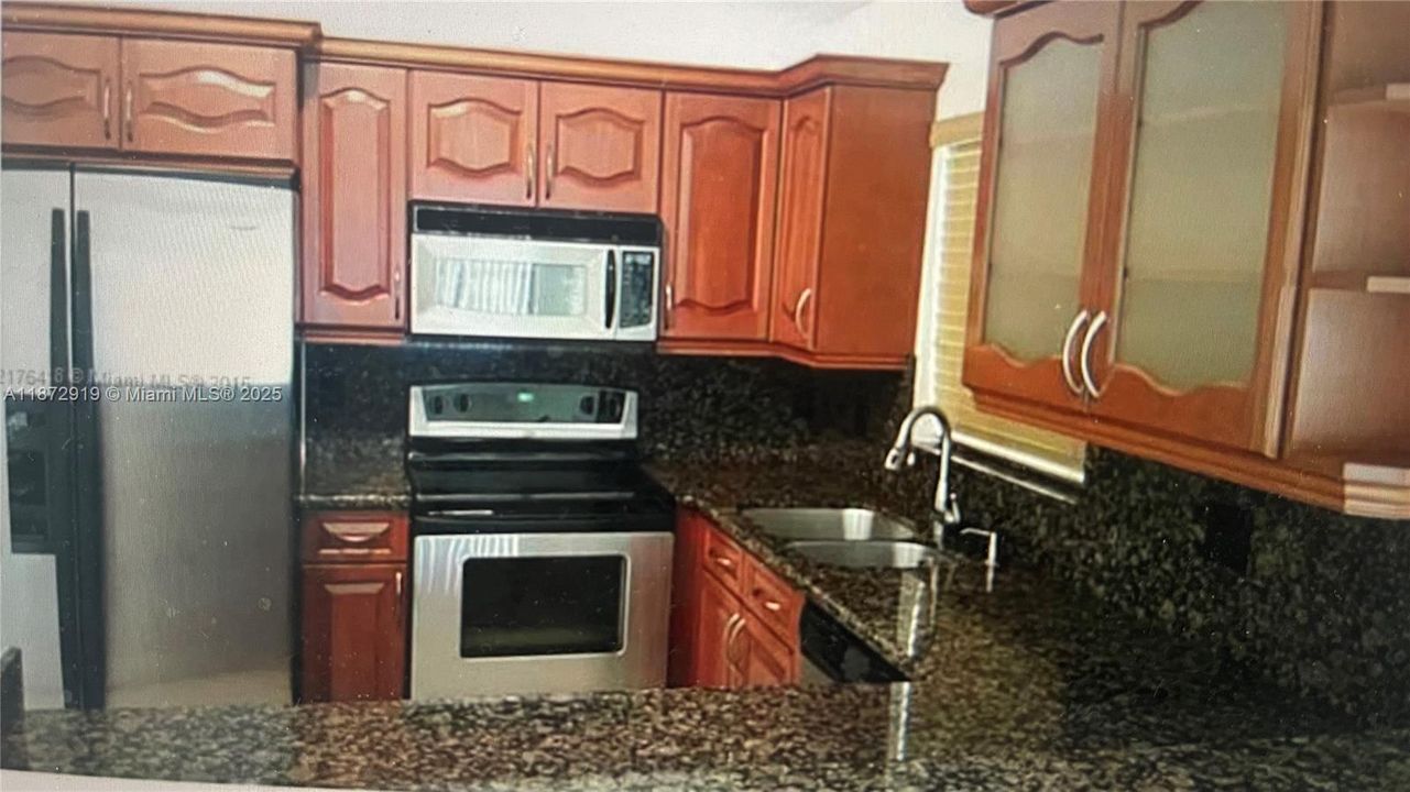 Active With Contract: $3,000 (3 beds, 2 baths, 1361 Square Feet)