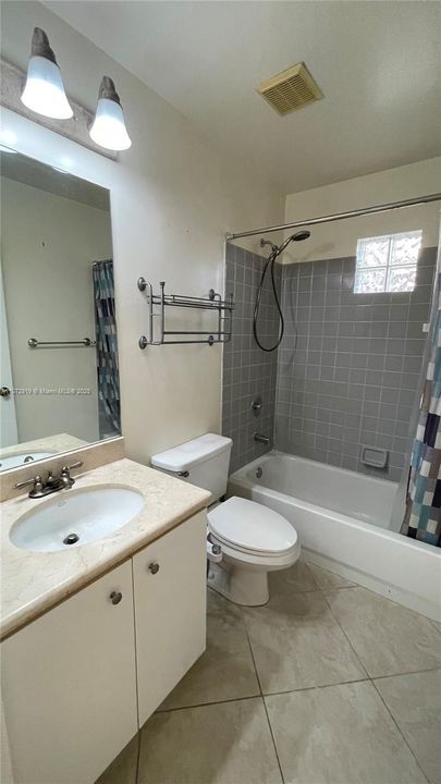 Active With Contract: $3,000 (3 beds, 2 baths, 1361 Square Feet)