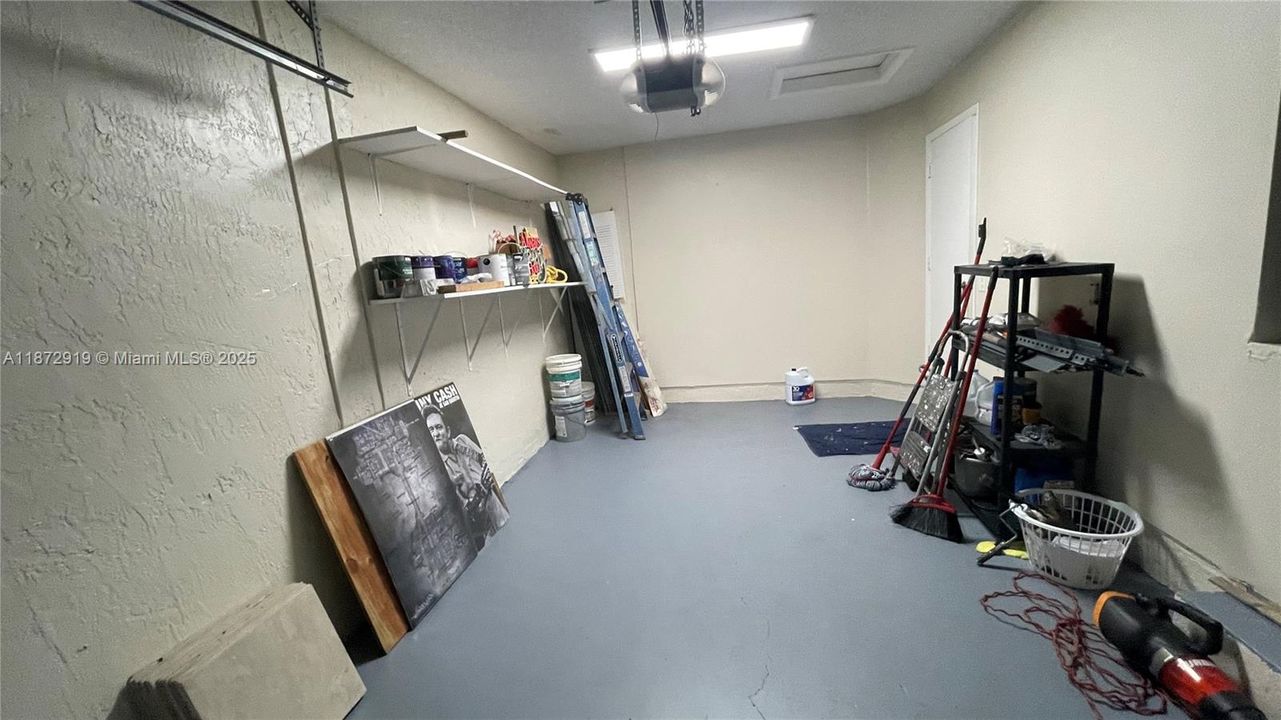 Active With Contract: $3,000 (3 beds, 2 baths, 1361 Square Feet)