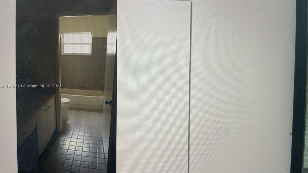 Active With Contract: $3,000 (3 beds, 2 baths, 1361 Square Feet)