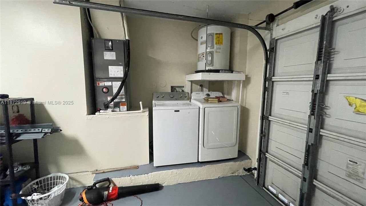 Active With Contract: $3,000 (3 beds, 2 baths, 1361 Square Feet)