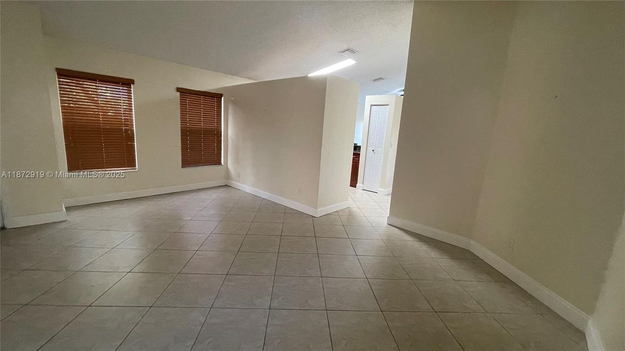 Active With Contract: $3,000 (3 beds, 2 baths, 1361 Square Feet)