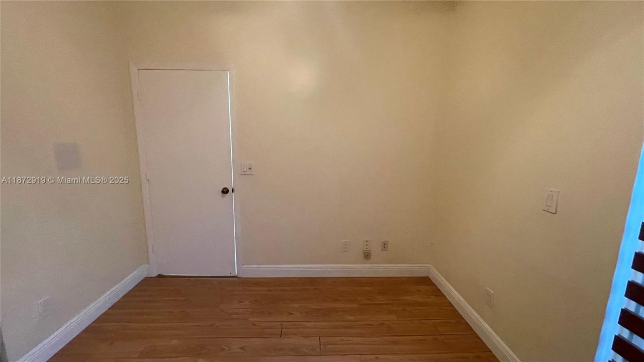 Active With Contract: $3,000 (3 beds, 2 baths, 1361 Square Feet)