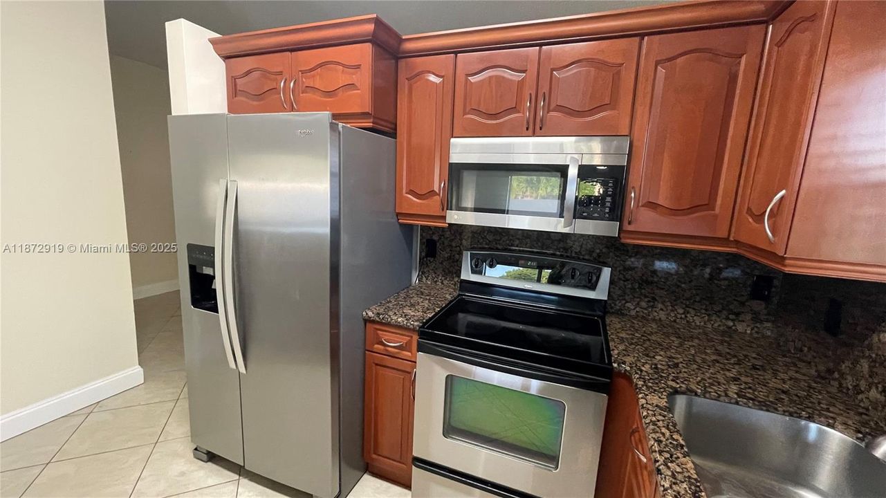 Active With Contract: $3,000 (3 beds, 2 baths, 1361 Square Feet)