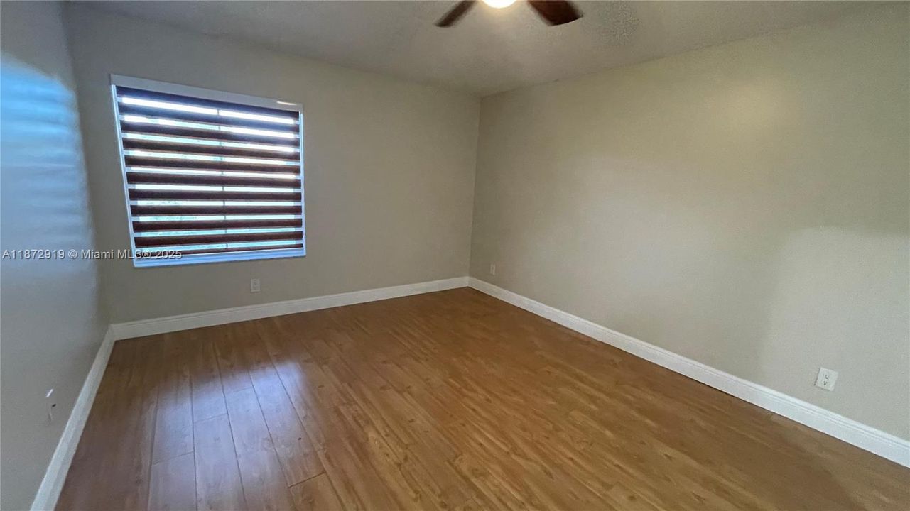 Active With Contract: $3,000 (3 beds, 2 baths, 1361 Square Feet)