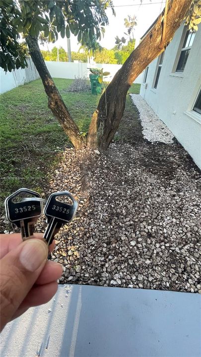 Active With Contract: $3,000 (3 beds, 2 baths, 1361 Square Feet)