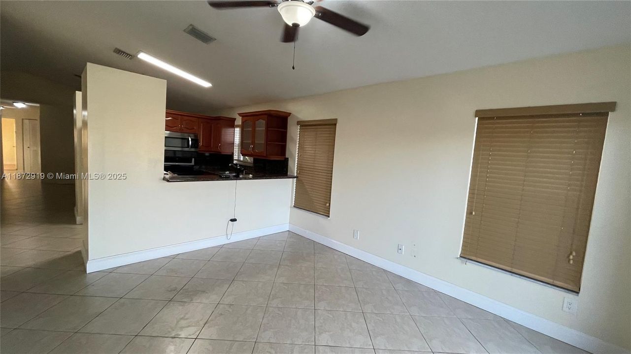 Active With Contract: $3,000 (3 beds, 2 baths, 1361 Square Feet)