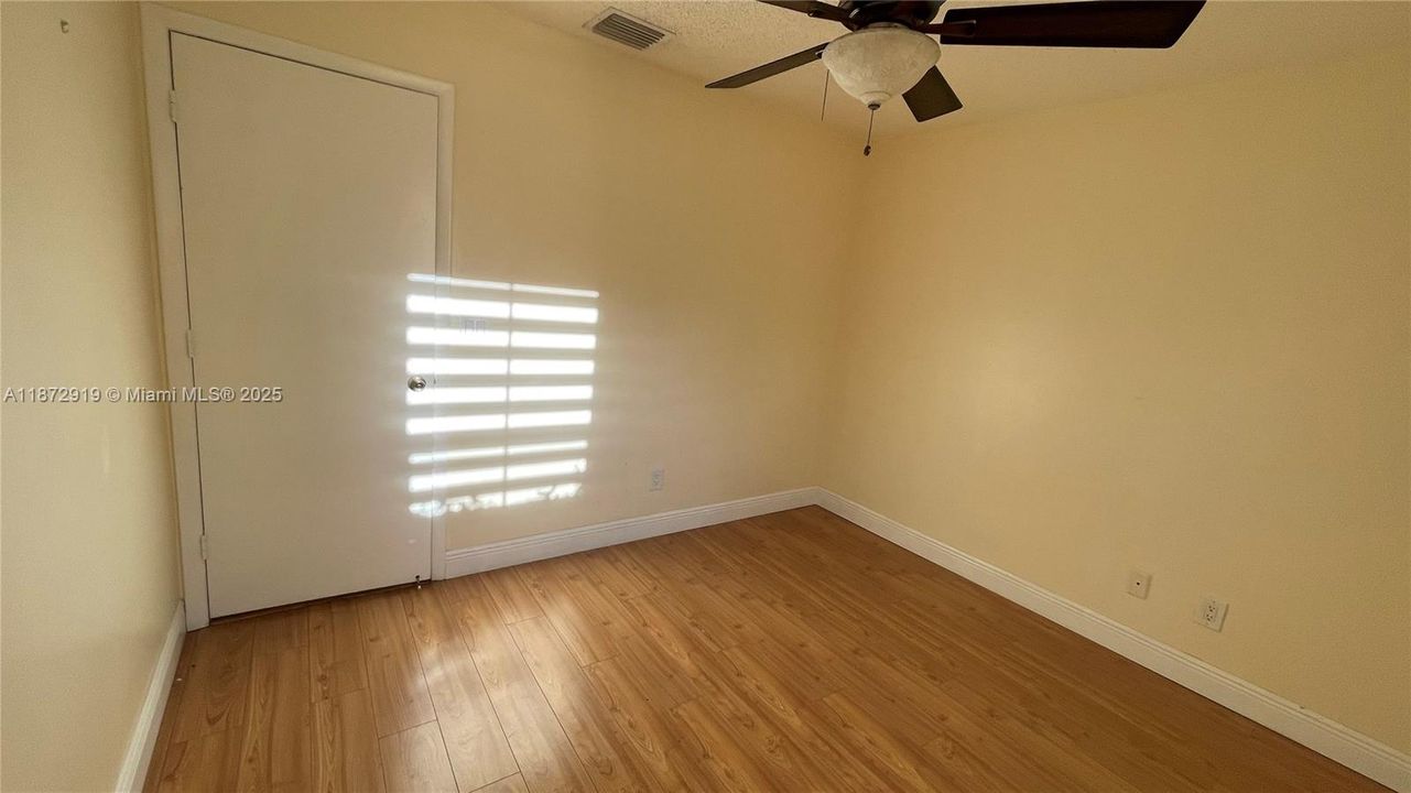 Active With Contract: $3,000 (3 beds, 2 baths, 1361 Square Feet)