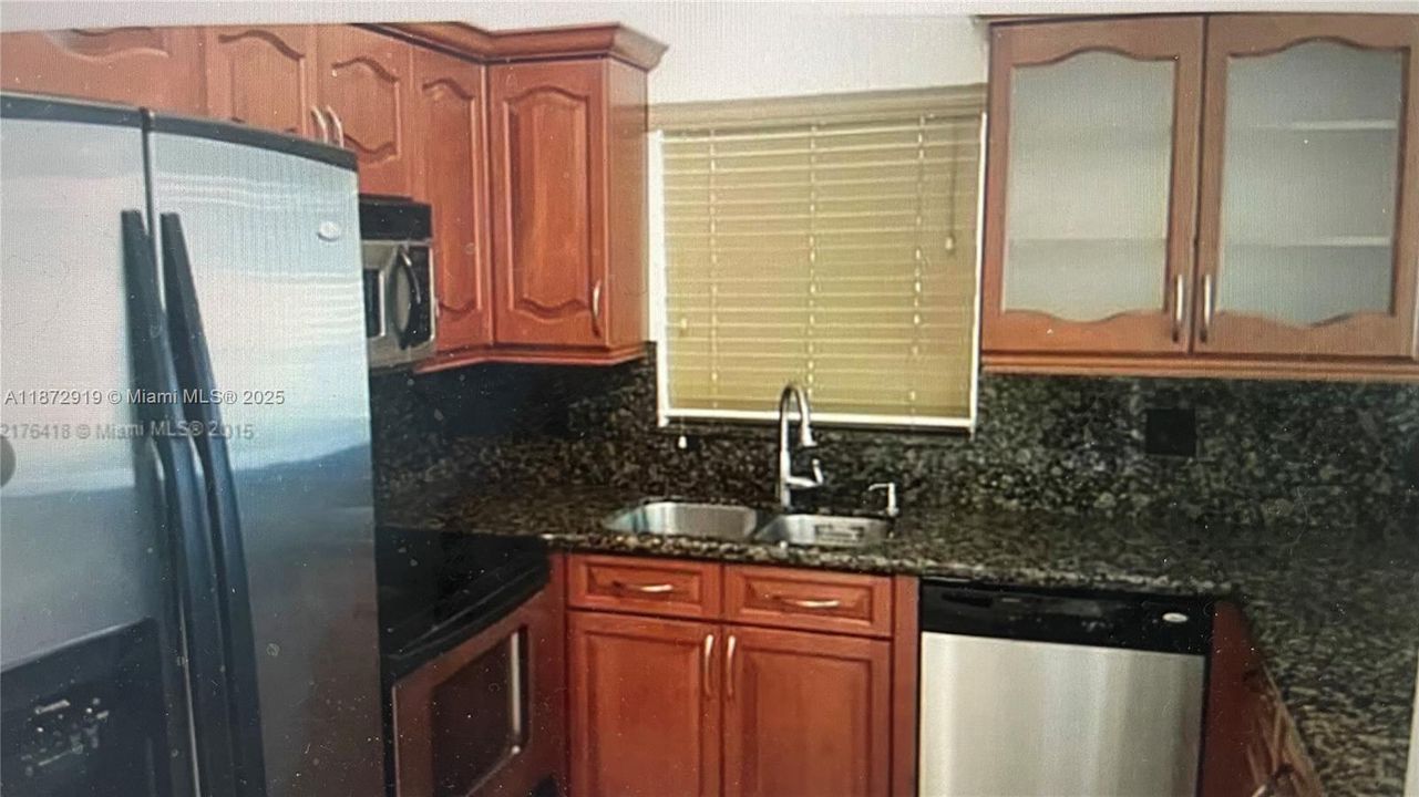 Active With Contract: $3,000 (3 beds, 2 baths, 1361 Square Feet)